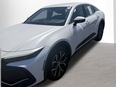 Used 2023 Toyota Crown XLE image 2