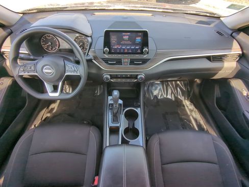 Used 2024 Nissan Altima 2.5 SV image 15