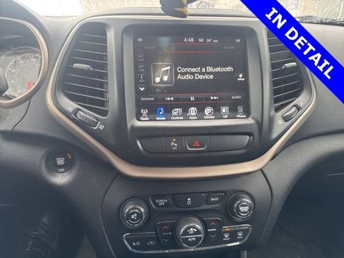 Used 2018 Jeep Cherokee Limited image 7