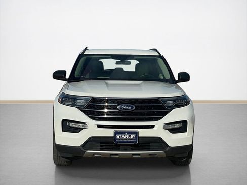Used 2020 Ford Explorer XLT w/ Equipment Group 202A AWD/4WD image 2