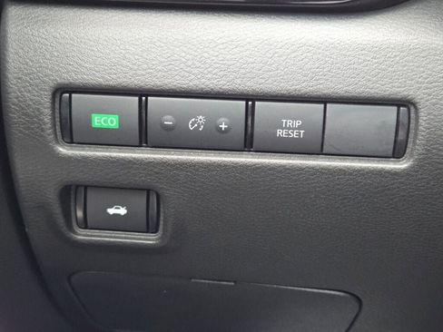 Used 2025 Nissan Sentra SR w/ SR Premium Package image 26