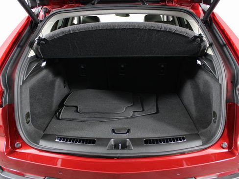 Used 2021 Cadillac XT4 Premium Luxury w/ LPO, Radiant Package image 14