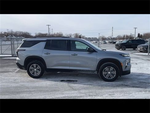 Certified 2025 Chevrolet Traverse LT image 9