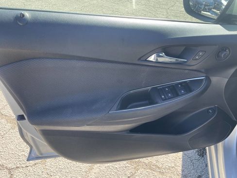 Used 2018 Chevrolet Cruze LS image 15