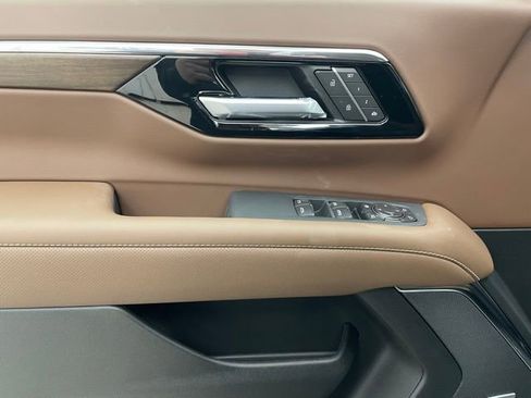 New 2026 Chevrolet Suburban High Country image 11