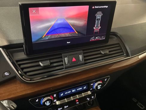 Used 2023 Audi Q5 2.0T Premium w/ Convenience Package image 4