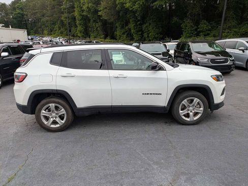 Used 2024 Jeep Compass Latitude AWD/4WD image 3