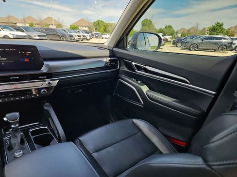 Certified 2024 Kia Telluride S w/ S Sunroof Package FWD image 3