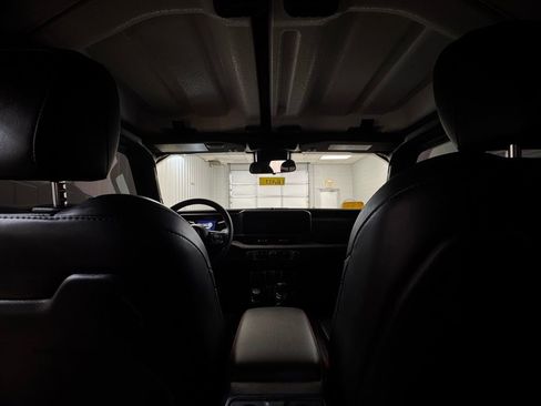 Used 2024 Jeep Gladiator Rubicon w/ Convenience Group image 19