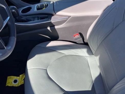 Used 2021 Toyota Avalon Limited image 12