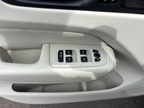 Used 2023 Volvo XC60 B5 Plus AWD/4WD image 16