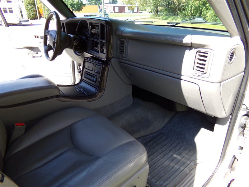 Used 2004 GMC Sierra 1500 Denali AWD/4WD image 20