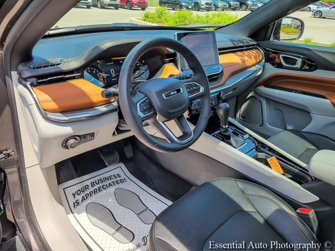 Used 2023 Jeep Compass Limited w/ Sun and Sound Group AWD/4WD image 9