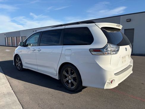 Used 2017 Toyota Sienna SE image 5