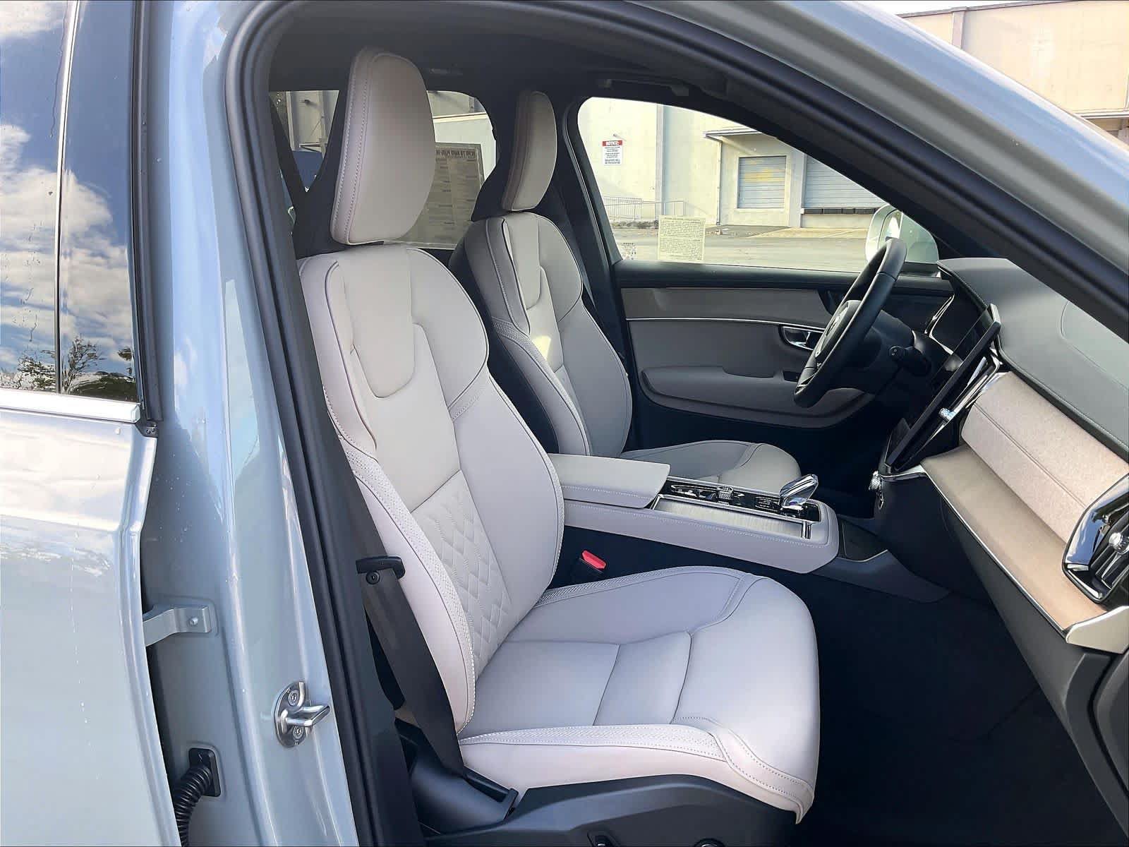 New 2027 Volvo XC90 T8 Plus AWD/4WD image 32