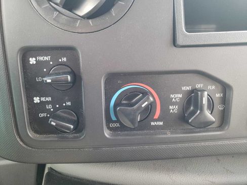 Used 2015 Ford E-350 and Econoline 350 Super Duty RWD image 20