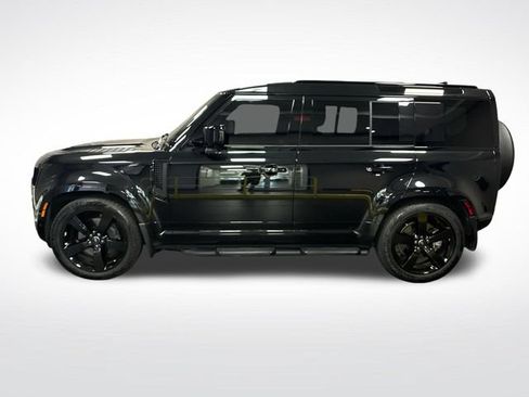 Used 2025 Land Rover Defender 110 X-Dynamic SE AWD/4WD image 2