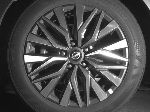 Used 2025 Nissan Altima 2.5 SV FWD image 12