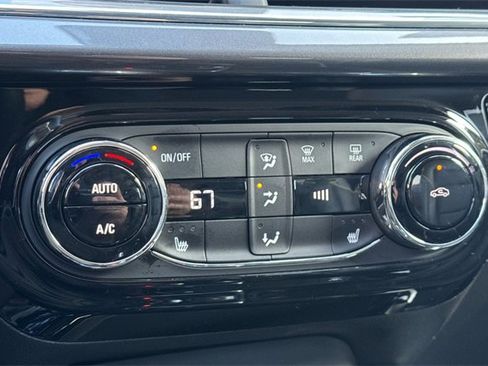 Used 2025 Chevrolet Trax ACTIV w/ Driver Confidence Package image 28