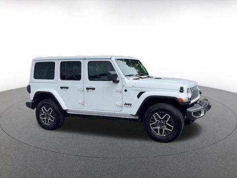 Used 2025 Jeep Wrangler Unlimited Sahara AWD/4WD image 2