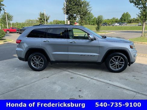 Used 2017 Jeep Grand Cherokee Limited w/ Luxury Group II AWD/4WD image 6