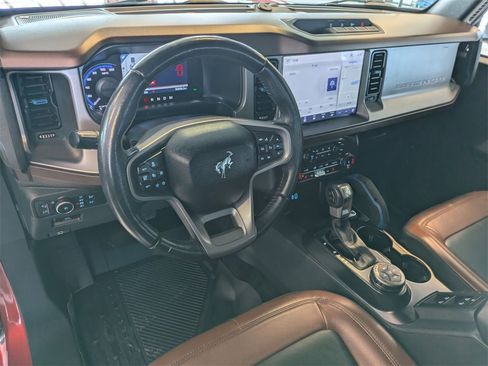 Used 2022 Ford Bronco Outer Banks image 10