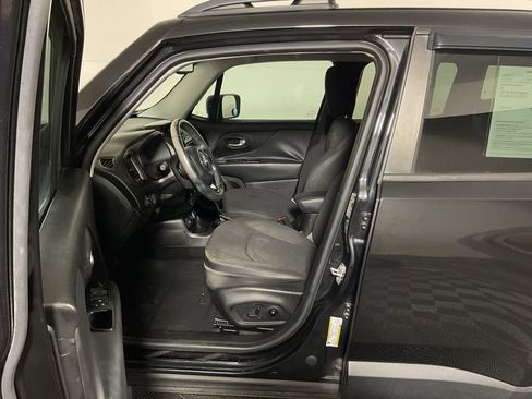 Used 2016 Jeep Renegade Latitude image 18