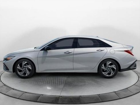 New 2026 Hyundai Elantra SEL Sport Premium image 3