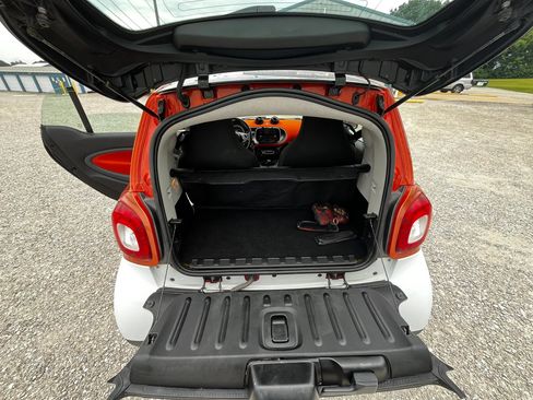 Used 2016 smart fortwo passion RWD image 22