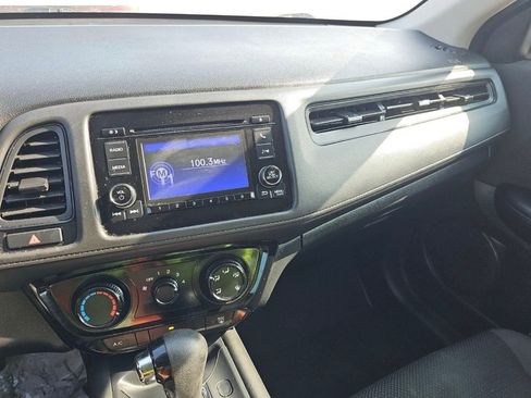 Used 2019 Honda HR-V LX image 8