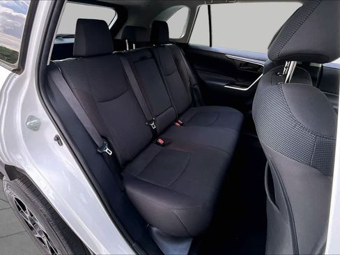 Used 2021 Toyota RAV4 LE FWD image 20