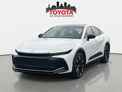 Used 2026 Toyota Crown Platinum image 8