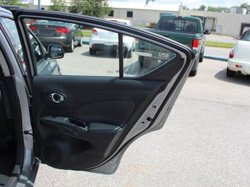 Used 2014 Nissan Versa SV image 13