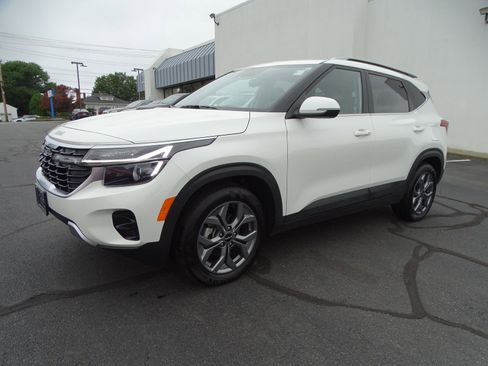 Used 2024 Kia Seltos S image 2