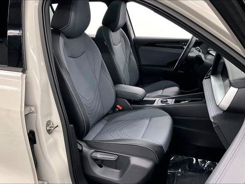 Used 2025 Volkswagen Tiguan SE R-Line AWD/4WD image 8