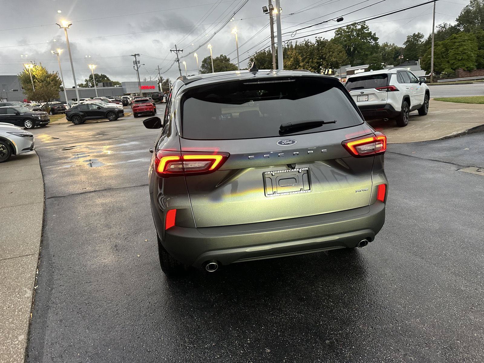 Used 2025 Ford Escape ST-Line w/ Cold Weather Package AWD/4WD image 4