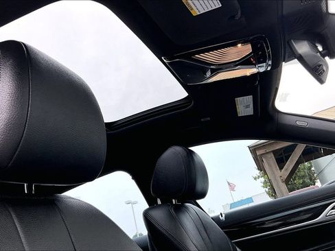 Used 2019 BMW 740i w/ M Sport Package image 27