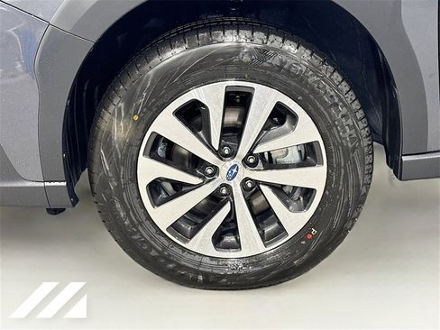 Used 2025 Subaru Outback Premium image 33