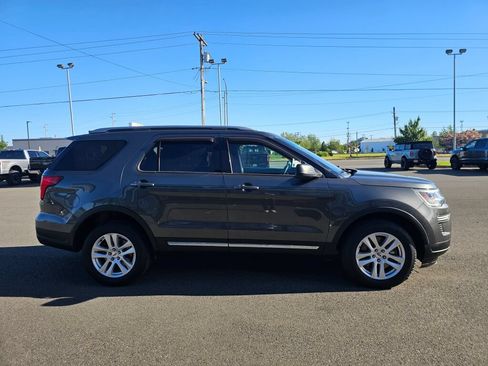 Used 2019 Ford Explorer XLT AWD/4WD image 5