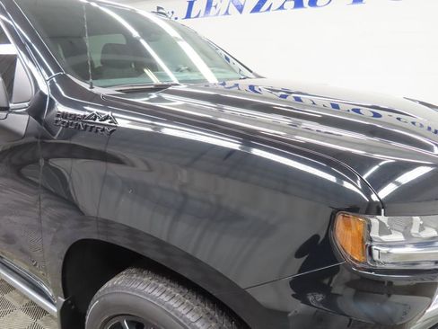 Used 2022 Chevrolet Silverado 1500 High Country w/ Technology Package image 33