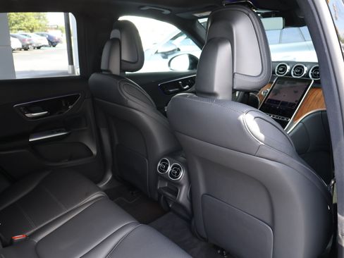 Used 2025 Mercedes-Benz GLC 300 4MATIC w/ Driver Assistance Package image 25