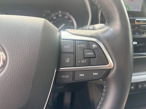 Used 2021 Toyota Highlander Limited FWD image 17