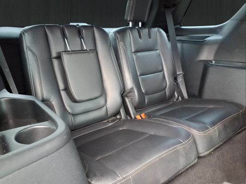 Used 2018 Ford Explorer Limited w/ Equipment Group 301A FWD image 18