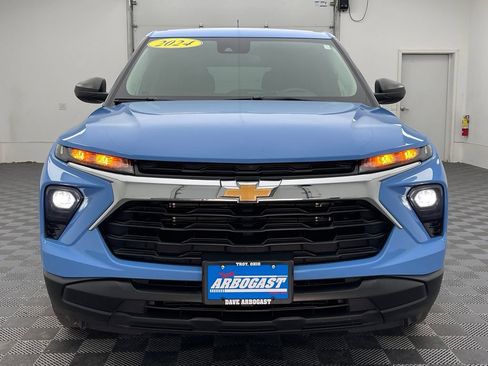 Used 2024 Chevrolet TrailBlazer LS w/ LS Convenience Package FWD image 11