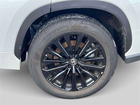 Certified 2025 Toyota Highlander XSE image 15