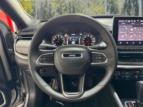 Used 2024 Jeep Compass Latitude AWD/4WD image 18