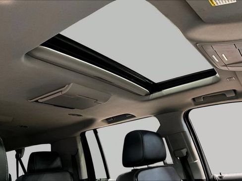 Used 2020 Chevrolet Suburban Premier AWD/4WD image 27