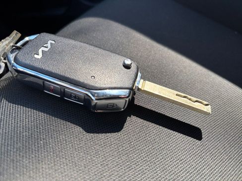 Used 2025 Kia Sportage LX image 18