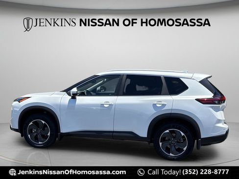 Certified 2024 Nissan Rogue SV w/ SV Premium Package FWD image 10