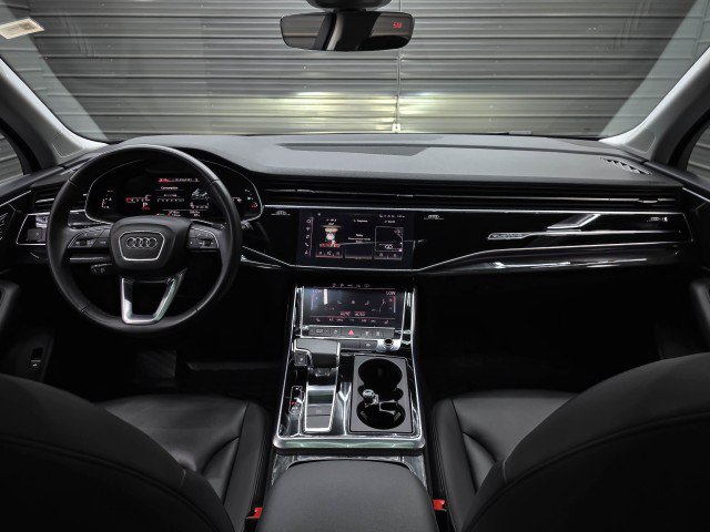Used 2021 Audi Q7 3.0T Premium Plus w/ Premium Plus Package AWD/4WD image 12